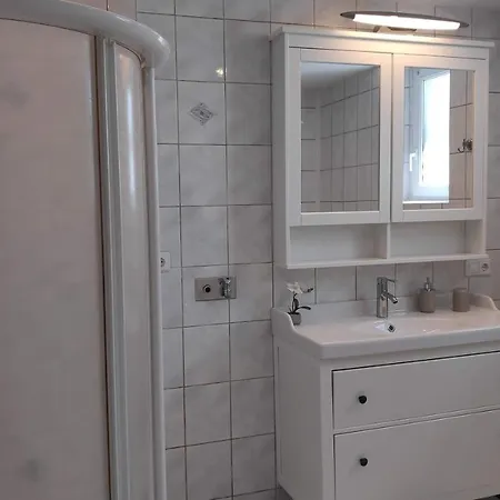 Gemutliches Haus Mit Vier Zimmern Λειψία