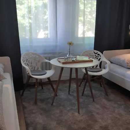Guest house Gemutliches Haus Mit Vier Zimmern *